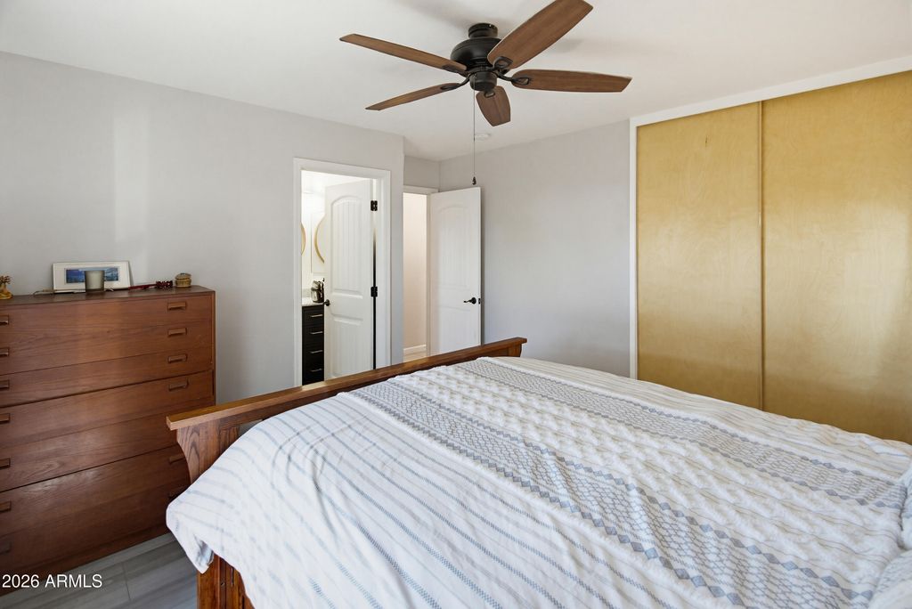 Image 26 of property listing at 18611 N 22ND Street 5, Phoenix, AZ 85024