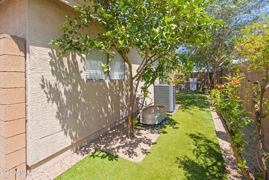 Image 28 of property listing at 18611 N 22ND Street 5, Phoenix, AZ 85024