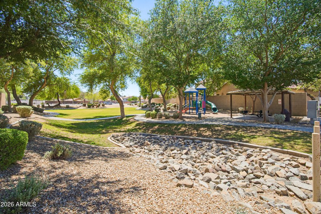 Image 36 of property listing at 18611 N 22ND Street 5, Phoenix, AZ 85024