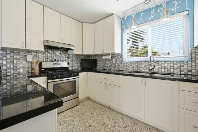 7121 Wilson St, Hollywood, FL 33024