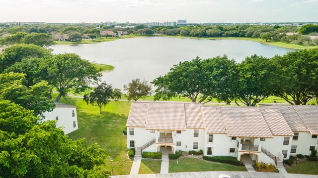 2900 Olivewood Terrace 201, Boca Raton, FL 33431