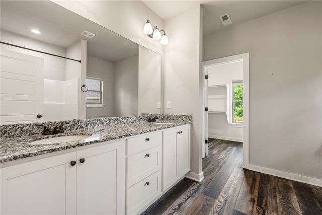 48 Queensferry Lane, Bella Vista, AR 72715