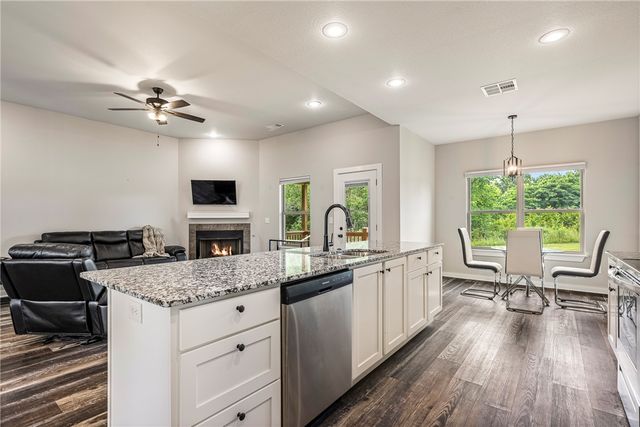48 Queensferry Lane, Bella Vista, AR 72715