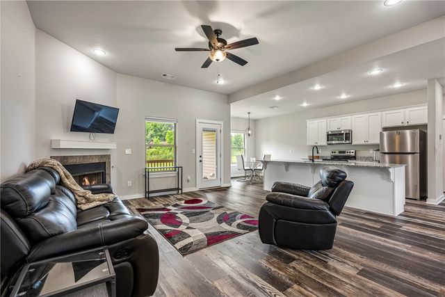 48 Queensferry Lane, Bella Vista, AR 72715