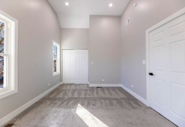5552 S Shields Avenue, Chicago, IL 60621