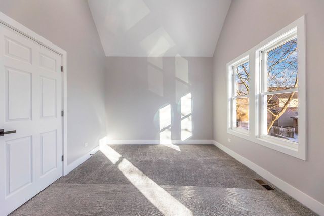 5552 S Shields Avenue, Chicago, IL 60621