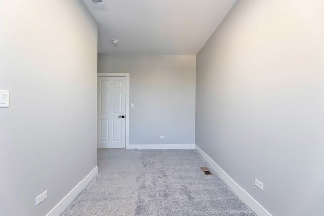 5552 S Shields Avenue, Chicago, IL 60621