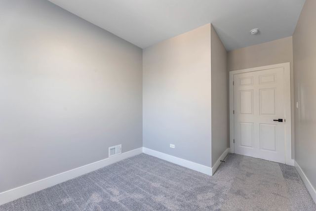 5552 S Shields Avenue, Chicago, IL 60621