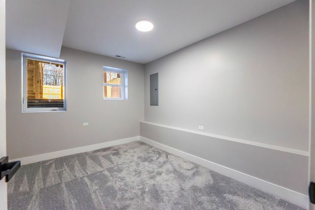 5552 S Shields Avenue, Chicago, IL 60621