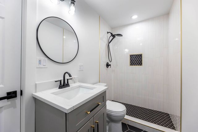 5552 S Shields Avenue, Chicago, IL 60621