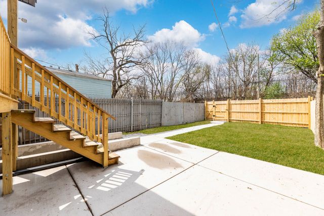 5552 S Shields Avenue, Chicago, IL 60621