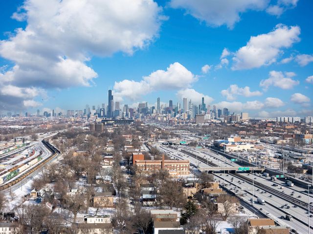 5552 S Shields Avenue, Chicago, IL 60621