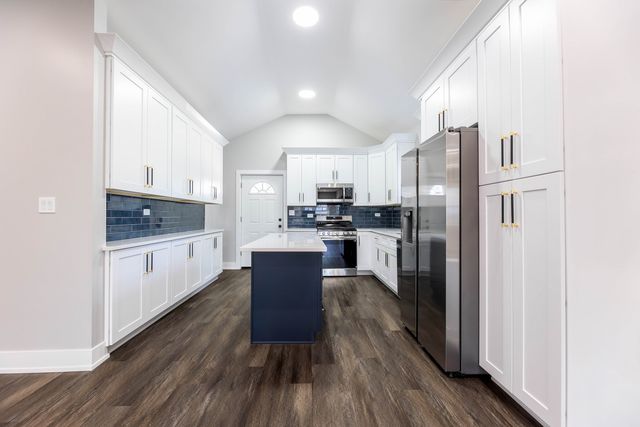 5552 S Shields Avenue, Chicago, IL 60621