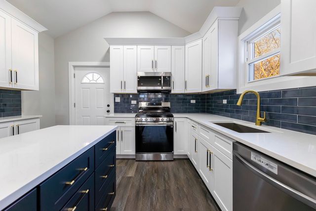 5552 S Shields Avenue, Chicago, IL 60621