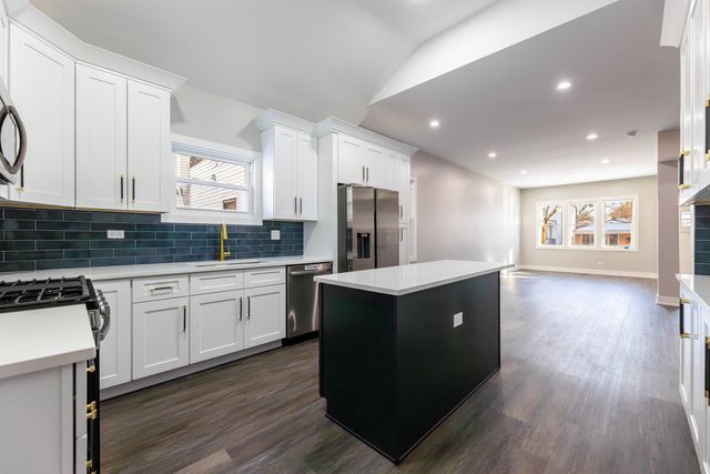 5552 S Shields Avenue, Chicago, IL 60621