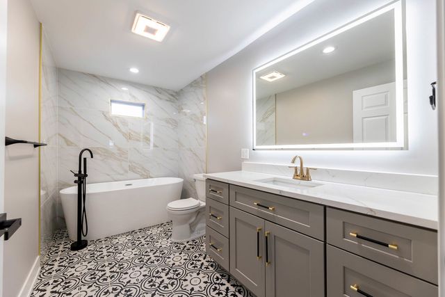 5552 S Shields Avenue, Chicago, IL 60621