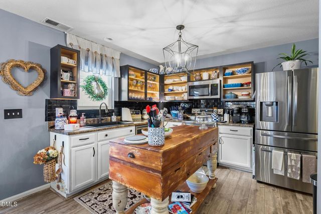 1136 Rose Petal Way, Whitsett, NC 27377