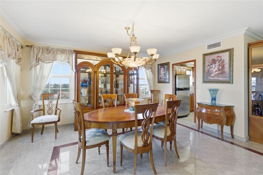 Image 14 of property listing at 3475 S Ocean Boulevard 4010, Palm Beach, FL 33480