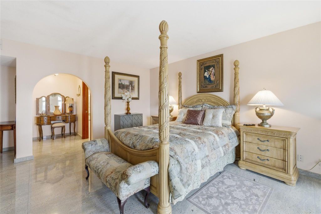 Image 19 of property listing at 3475 S Ocean Boulevard 4010, Palm Beach, FL 33480