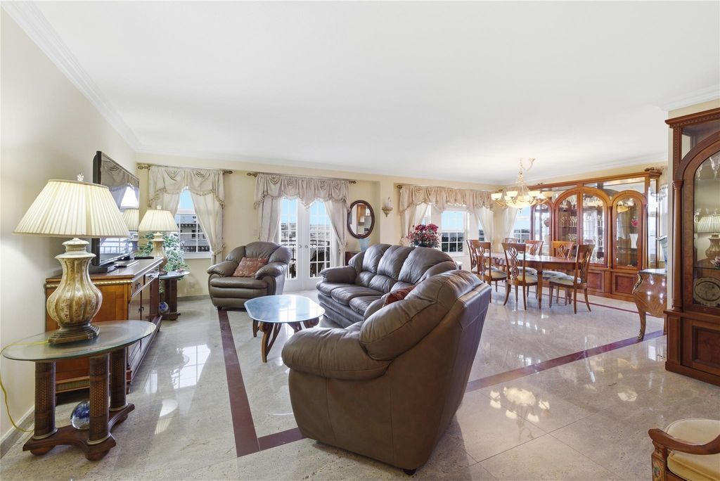 Image 8 of property listing at 3475 S Ocean Boulevard 4010, Palm Beach, FL 33480