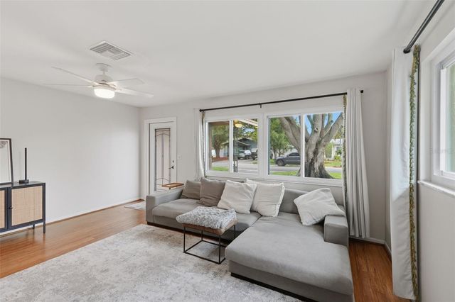205 SE MONROE CIRCLE N, St Petersburg, FL 33703