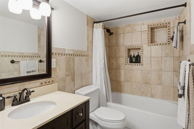 205 SE MONROE CIRCLE N, St Petersburg, FL 33703