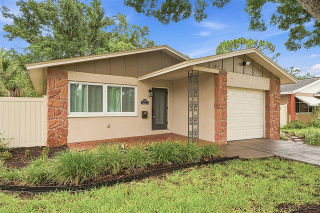 205 SE MONROE CIRCLE N, St Petersburg, FL 33703