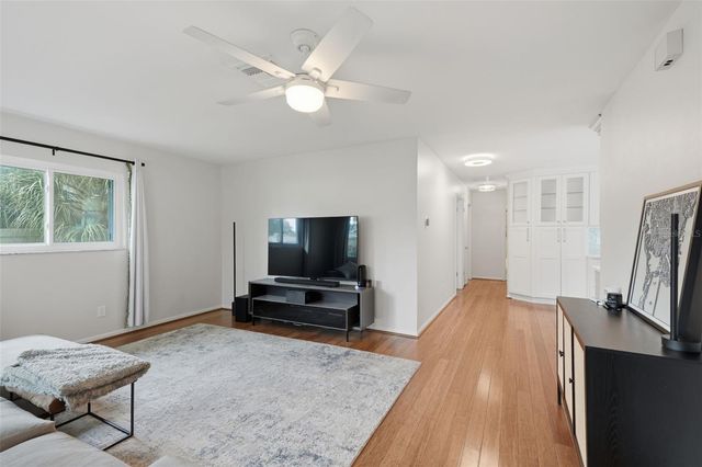 205 SE MONROE CIRCLE N, St Petersburg, FL 33703
