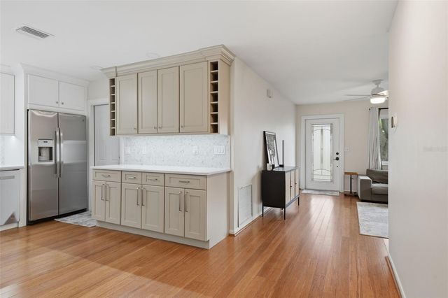 205 SE MONROE CIRCLE N, St Petersburg, FL 33703