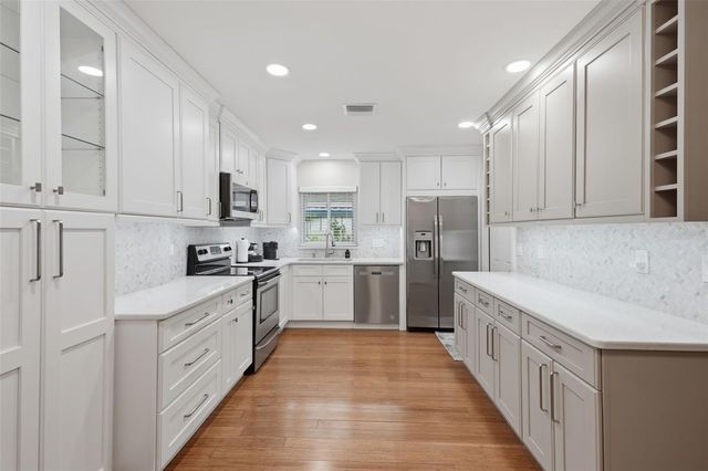 205 SE MONROE CIRCLE N, St Petersburg, FL 33703