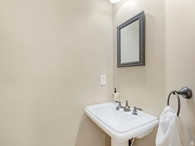 4828 S BROOKS WAY, Holladay, UT 84117