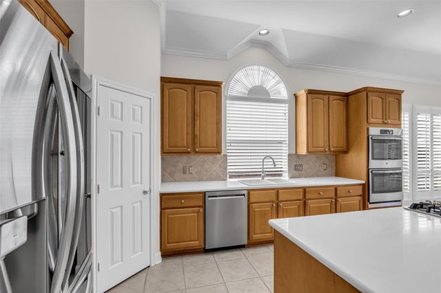 27 Rockledge Drive, The Woodlands, TX 77382