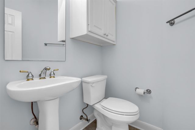 27 Rockledge Drive, The Woodlands, TX 77382