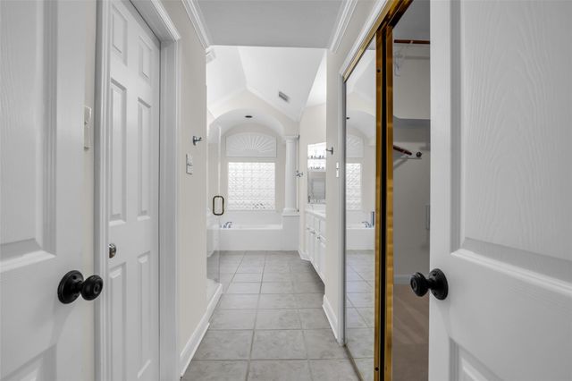 27 Rockledge Drive, The Woodlands, TX 77382