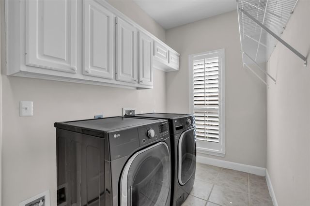 27 Rockledge Drive, The Woodlands, TX 77382