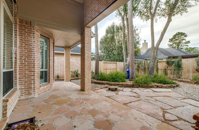 27 Rockledge Drive, The Woodlands, TX 77382