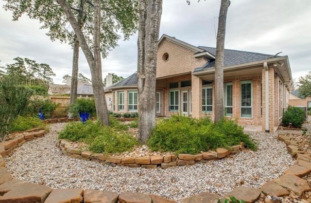 27 Rockledge Drive, The Woodlands, TX 77382