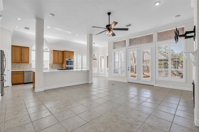 27 Rockledge Drive, The Woodlands, TX 77382