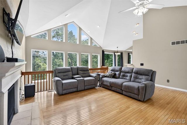 5032 Oak Bluff Drive, High Ridge, MO 63049