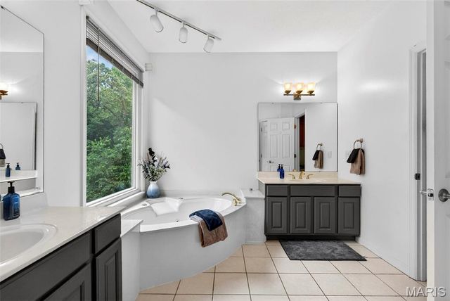 5032 Oak Bluff Drive, High Ridge, MO 63049