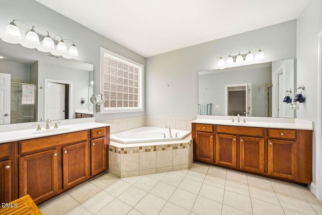 76 S Duelling Oaks Drive, Chapel Hill, NC 27517