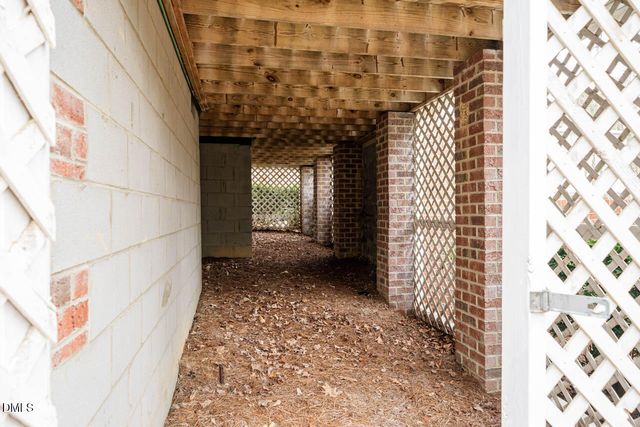 76 S Duelling Oaks Drive, Chapel Hill, NC 27517