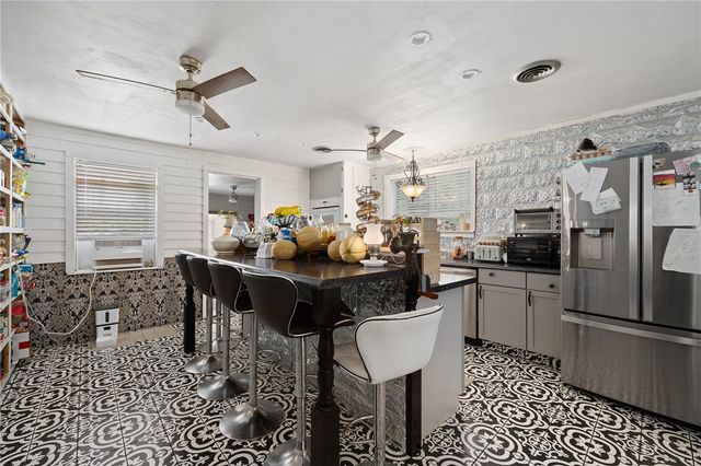 119 E Houston, Refugio, TX 78377