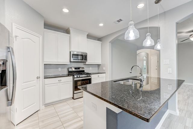 255 Dale Ridge Lane, Dickinson, TX 77539
