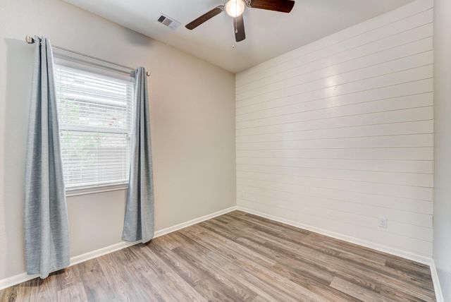 255 Dale Ridge Lane, Dickinson, TX 77539