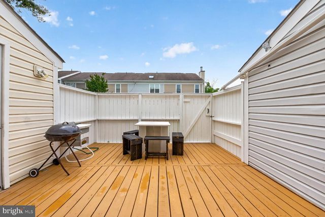103 SAINT CHARLES SQ, Sterling, VA 20164