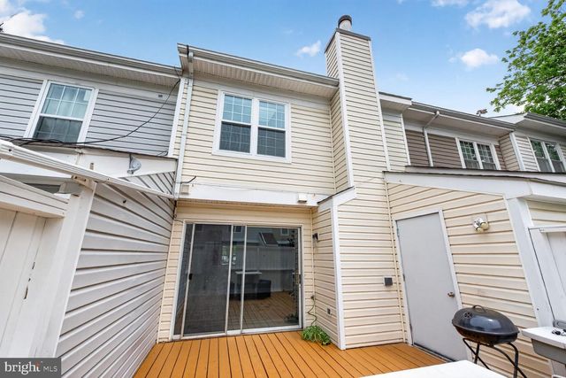 103 SAINT CHARLES SQ, Sterling, VA 20164