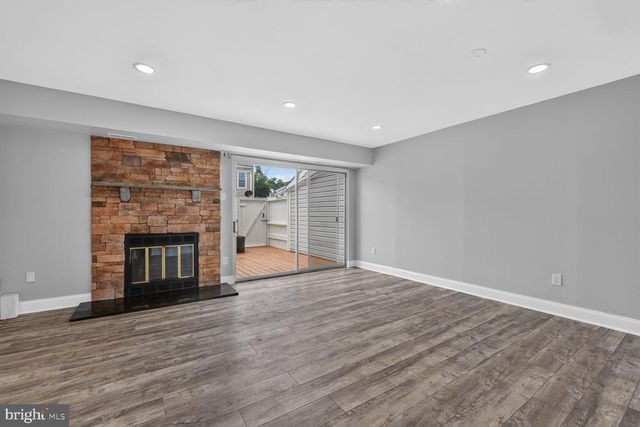 103 SAINT CHARLES SQ, Sterling, VA 20164