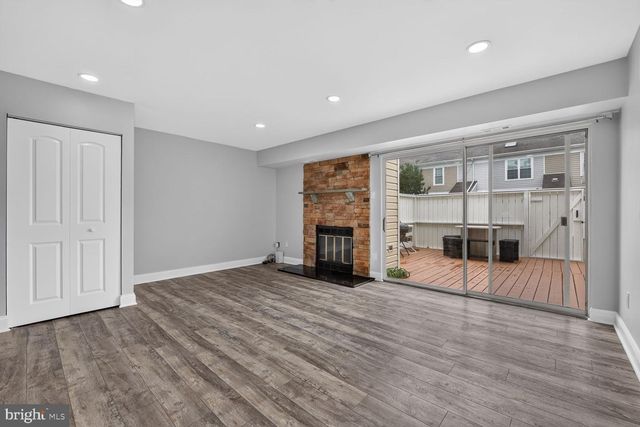 103 SAINT CHARLES SQ, Sterling, VA 20164