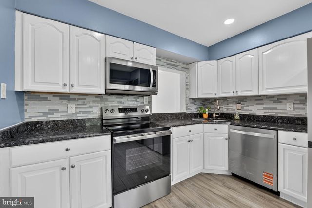 103 SAINT CHARLES SQ, Sterling, VA 20164